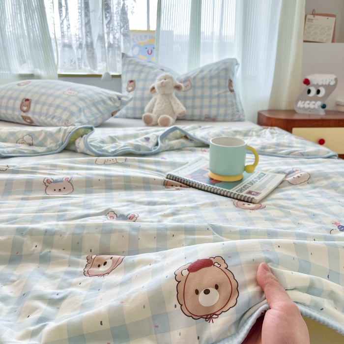 91家纺网 家纺一手货源 找家纺 葡萄家 2025新款A类母婴级大豆纤维牛奶丝针织棉夏凉被（提供买家秀）格子小熊