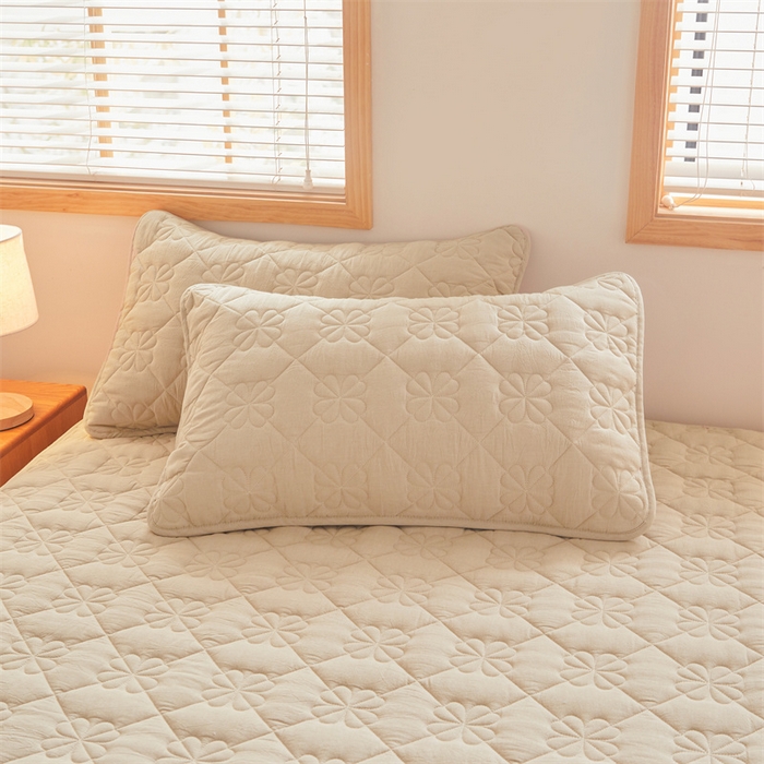 91家纺网 家纺一手货源 找家纺 3C 2025新款A类全棉四叶草防水隔脏床笠 防水 浅语-浅卡其