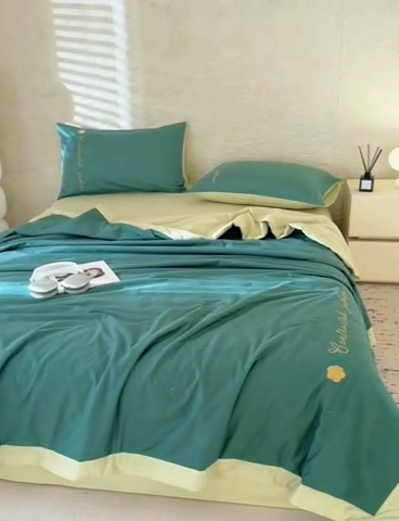 91家纺网 家纺一手货源 找家纺 简宜家居（朝初家纺） 2025新款纯棉刺绣山茶花大豆被 山茶花-水绿