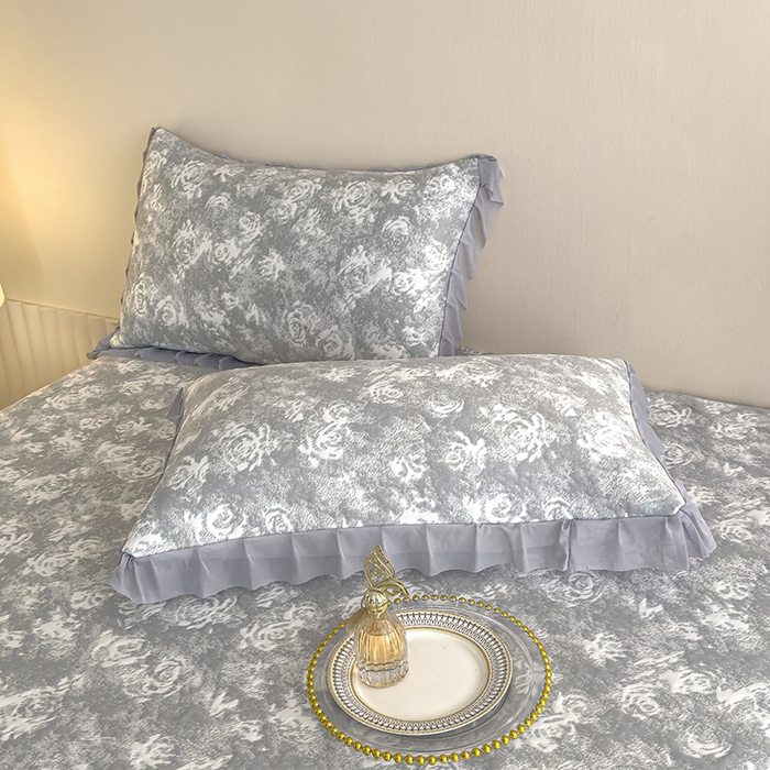 91家纺网 家纺一手货源 找家纺 冬然家纺 2025新款冰豆豆席子凉席床裙款 梦幻玫瑰-灰