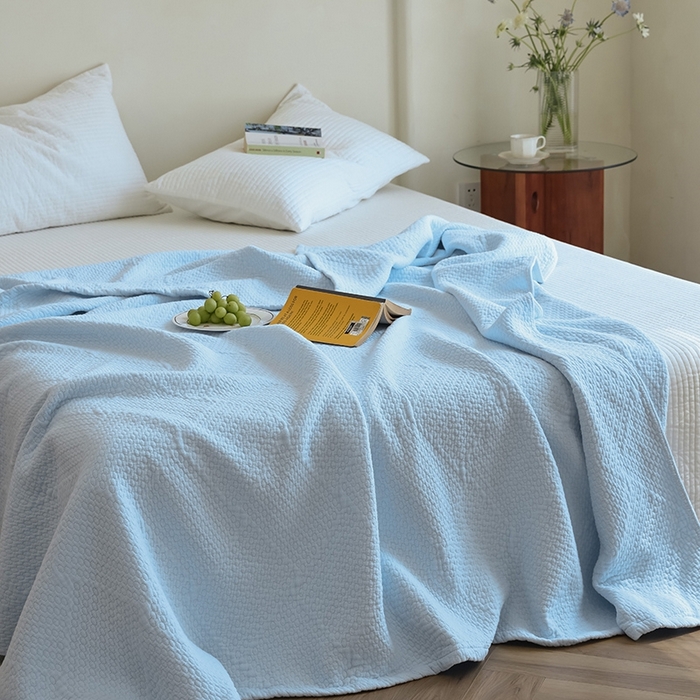 91家纺网 家纺一手货源 找家纺 雯雨家纺2025新款A类全棉加厚六层纱提花纯色盖毯 六层纱-浅蓝