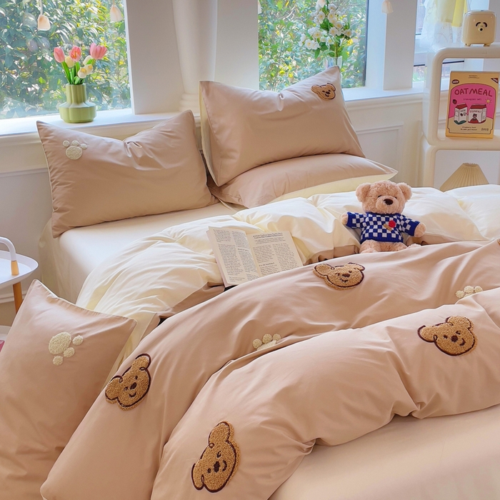 91家纺网 家纺一手货源 找家纺 锦觅家纺  2025新款奶油小清新毛巾绣全棉纯棉四件套-风格一（专版散花必须控价） 萌趣小熊