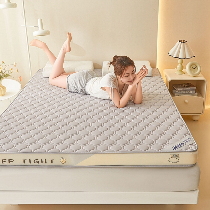 91家纺网 家纺一手货源 找家纺 锦逸2025新款牛奶丝乳胶床垫 六边形黑