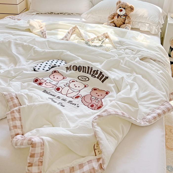 91家纺网 家纺一手货源 找家纺 海岛哥哥 2025年新款绣花夏被 三只小熊-咖