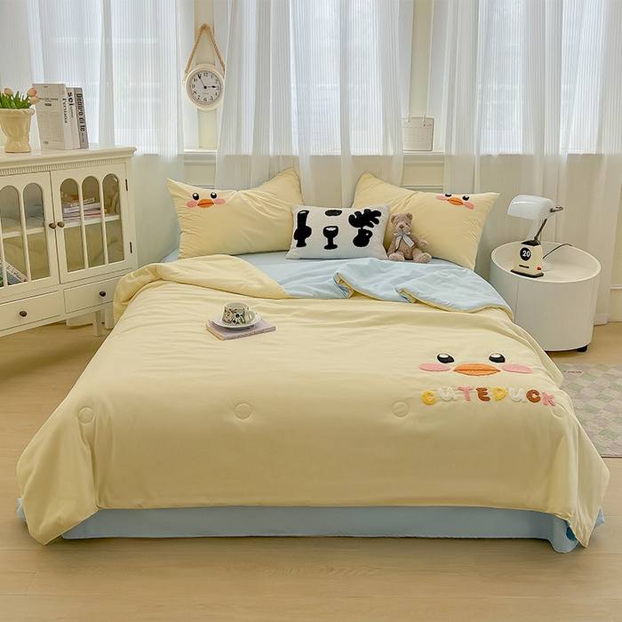 91家纺网 家纺一手货源 找家纺 眠帛家居 2025新款A类水洗皱皱纱毛巾绣夏被四件套 欢乐鸭