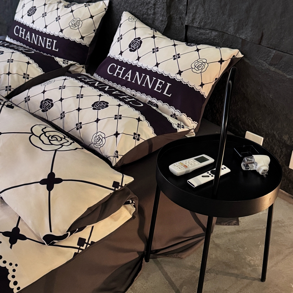 91家纺网 家纺一手货源 找家纺 丽斐 2025新款磨毛数码印花四件套 磨毛格格山茶