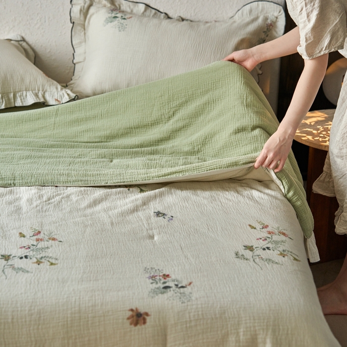 91家纺网 家纺一手货源 找家纺 安莱生活2025新款A类全棉双层皱皱纱夏凉被 夏被  白茶清风