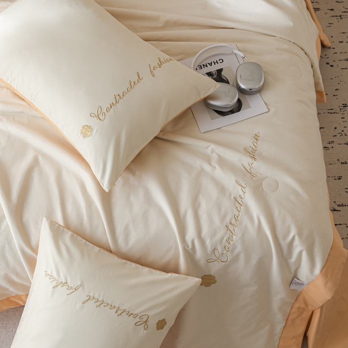 91家纺网 家纺一手货源 找家纺 简宜家居（朝初家纺） 2025新款纯棉刺绣山茶花大豆被 山茶花-米杏