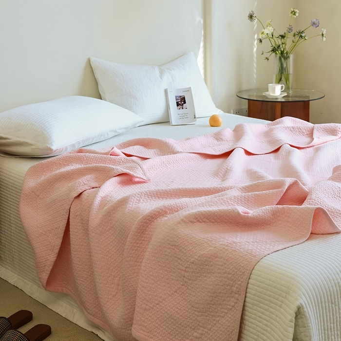 91家纺网 家纺一手货源 找家纺 雯雨家纺2025新款A类全棉加厚六层纱提花纯色盖毯 六层纱-粉色