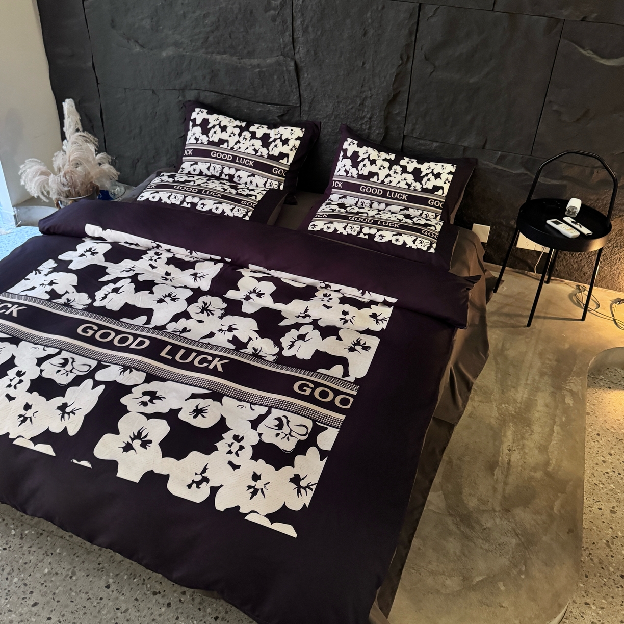 91家纺网 家纺一手货源 找家纺 丽斐 2025新款磨毛数码印花四件套 磨毛黑栀子花