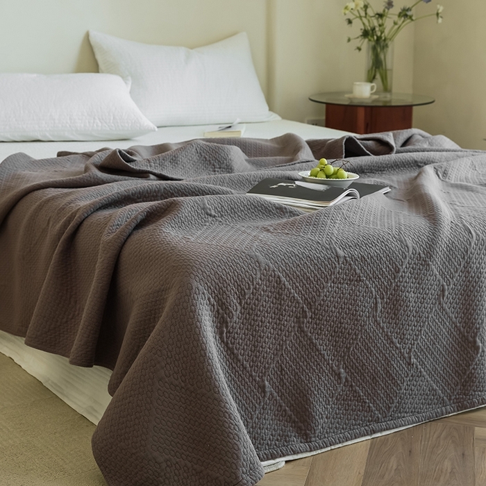 91家纺网 家纺一手货源 找家纺 雯雨家纺2025新款A类全棉加厚六层纱提花纯色盖毯 六层纱-深灰