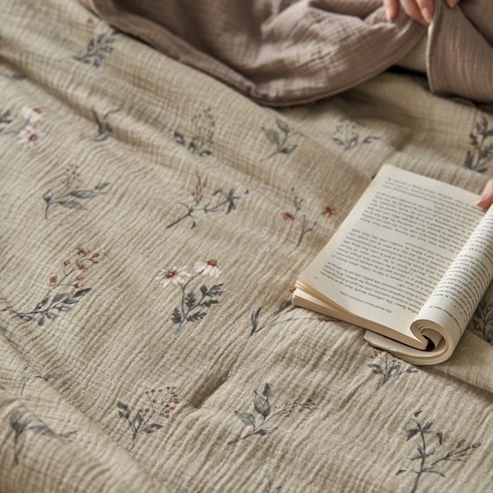 91家纺网 家纺一手货源 找家纺 安莱生活2025新款A类全棉双层皱皱纱夏凉被 夏被 织麦-咖