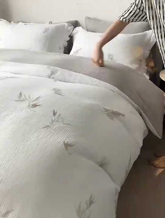 91家纺网 家纺一手货源 找家纺 安莱生活2025年新款全棉精梳棉双层纱绉纱数码印花四件套及夏凉被系列3 水竹烟