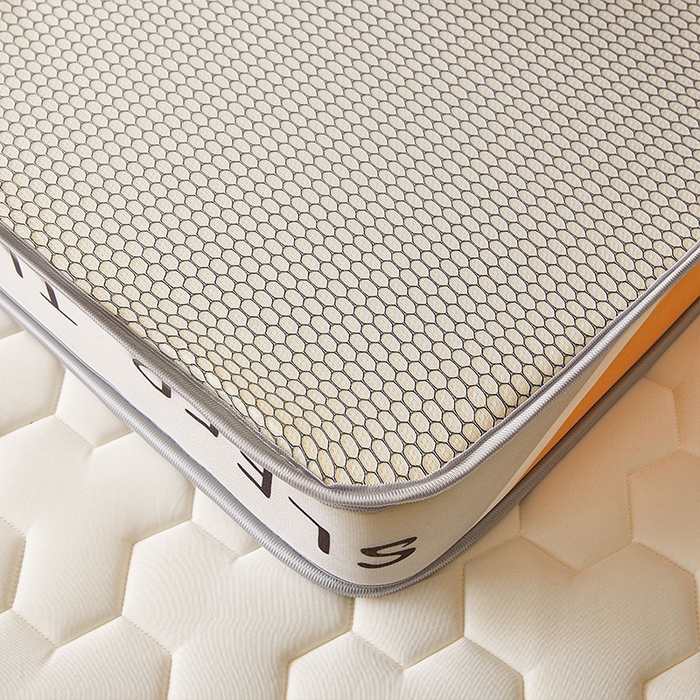 91家纺网 家纺一手货源 找家纺 锦逸2025新款牛奶丝乳胶床垫 三角格白