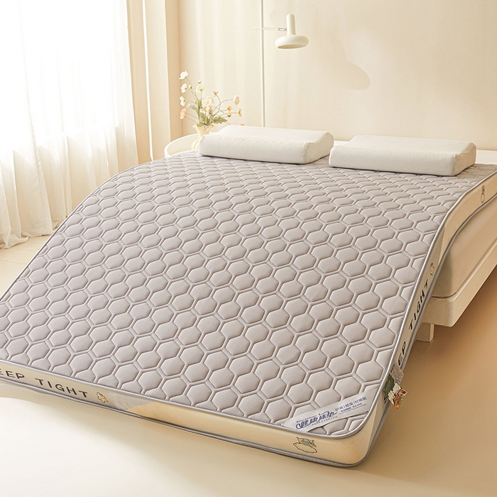 91家纺网 家纺一手货源 找家纺 锦逸2025新款牛奶丝乳胶床垫 三角格黑