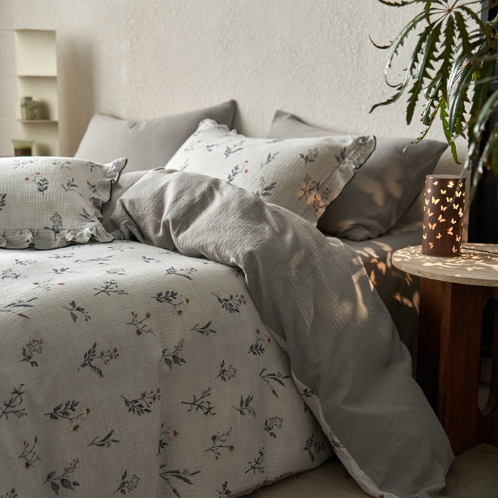 91家纺网 家纺一手货源 找家纺 安莱生活2025年新款全棉精梳棉双层纱绉纱数码印花四件套及夏凉被系列3 织麦-白