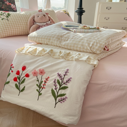 91家纺网 家纺一手货源 找家纺 （总）子钦家纺  2025新款云朵棉针织棉韩版毛巾绣夏被四件套单夏被