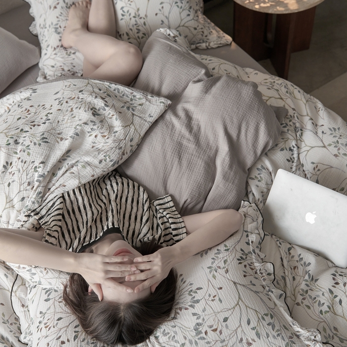 91家纺网 家纺一手货源 找家纺 安莱生活2025年新款全棉精梳棉双层纱绉纱数码印花四件套及夏凉被系列3 常青藤