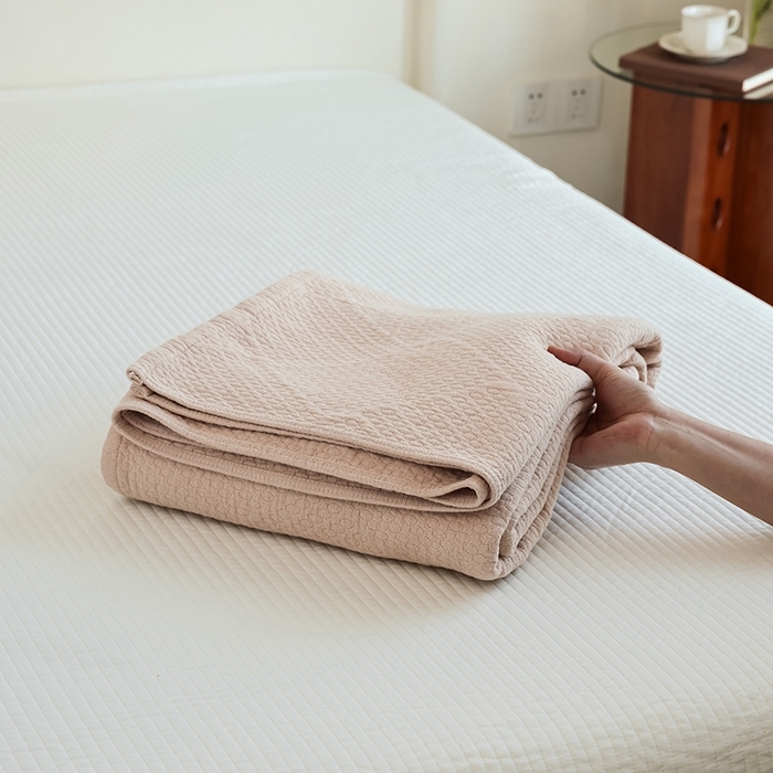 91家纺网 家纺一手货源 找家纺 雯雨家纺2025新款A类全棉加厚六层纱提花纯色盖毯 六层纱-卡其