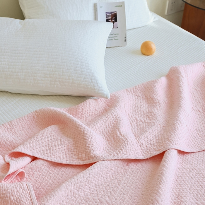 91家纺网 家纺一手货源 找家纺 雯雨家纺2025新款A类全棉加厚六层纱提花纯色盖毯 六层纱-粉色