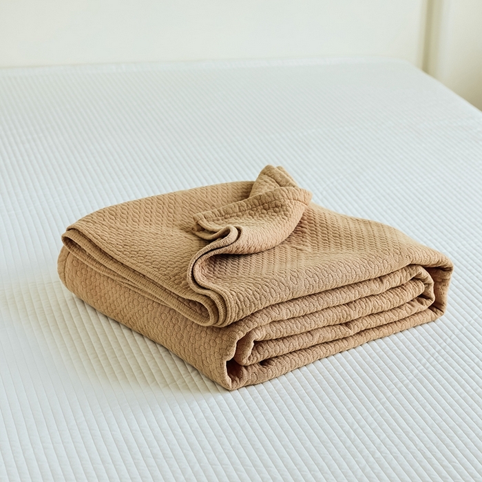91家纺网 家纺一手货源 找家纺 雯雨家纺2025新款A类全棉加厚六层纱提花纯色盖毯 六层纱-驼色