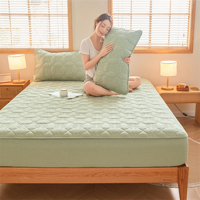 91家纺网 家纺一手货源 找家纺 3C 2025新款A类全棉四叶草防水隔脏床笠 防水 浅语-抹茶绿