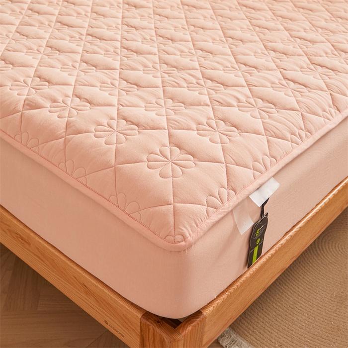 91家纺网 家纺一手货源 找家纺 3C 2025新款A类全棉四叶草防水隔脏床笠 防水 浅语-香妃粉