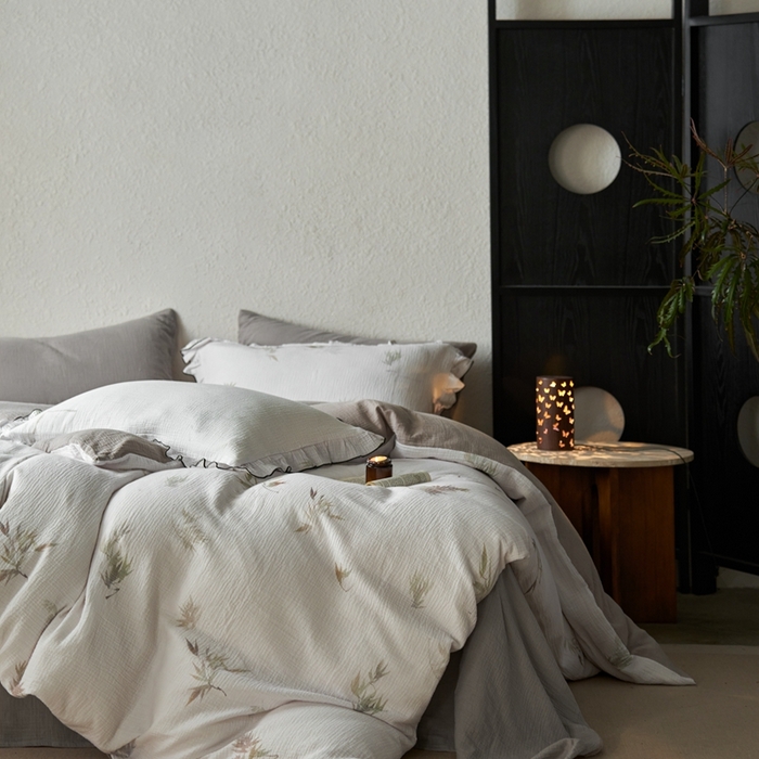 91家纺网 家纺一手货源 找家纺 安莱生活2025年新款全棉精梳棉双层纱绉纱数码印花四件套及夏凉被系列3 水竹烟