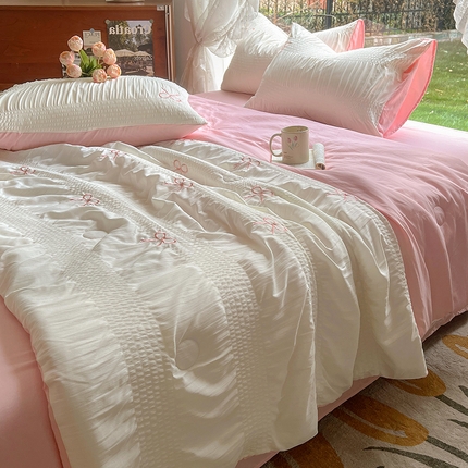 灰鲸 2025新款泡泡纱郁金香，蝴蝶结满绣系列夏被四件套 蝴蝶结-奶昔白+樱花粉