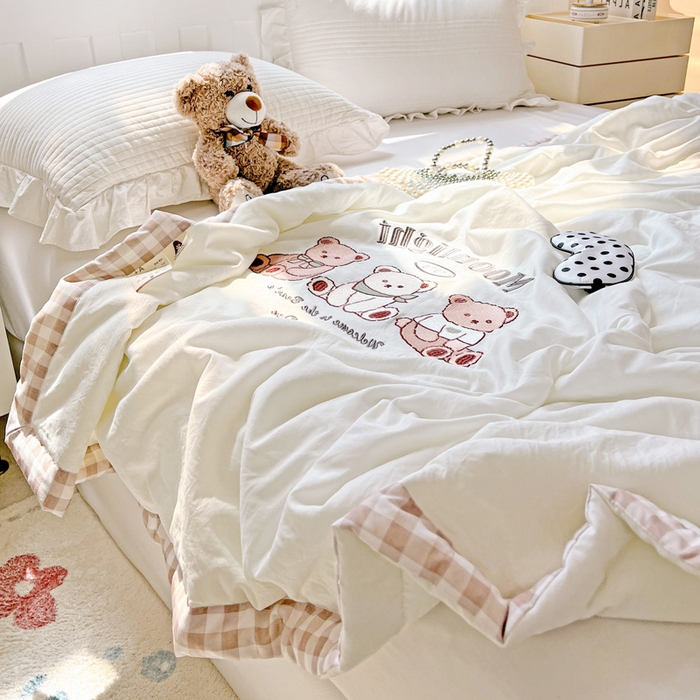 91家纺网 家纺一手货源 找家纺 海岛哥哥 2025年新款绣花夏被 三只小熊-咖