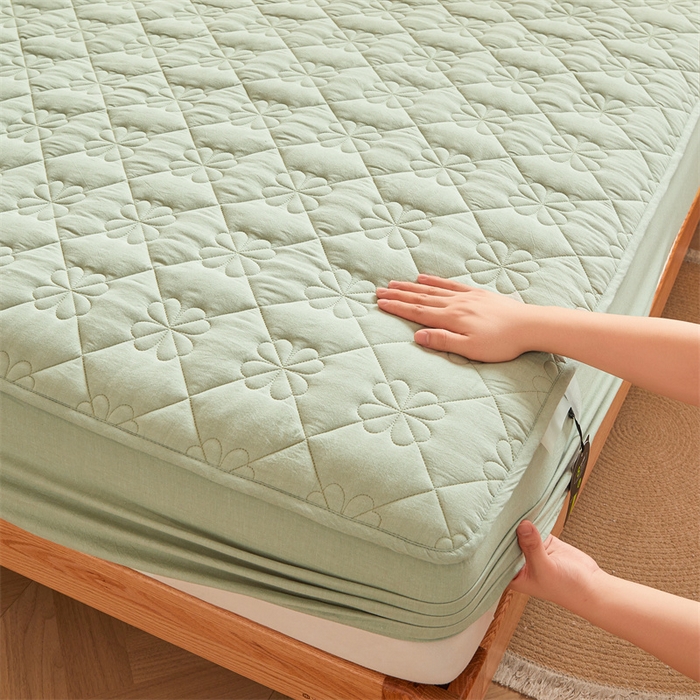 91家纺网 家纺一手货源 找家纺 3C 2025新款A类全棉四叶草防水隔脏床笠 防水 浅语-抹茶绿