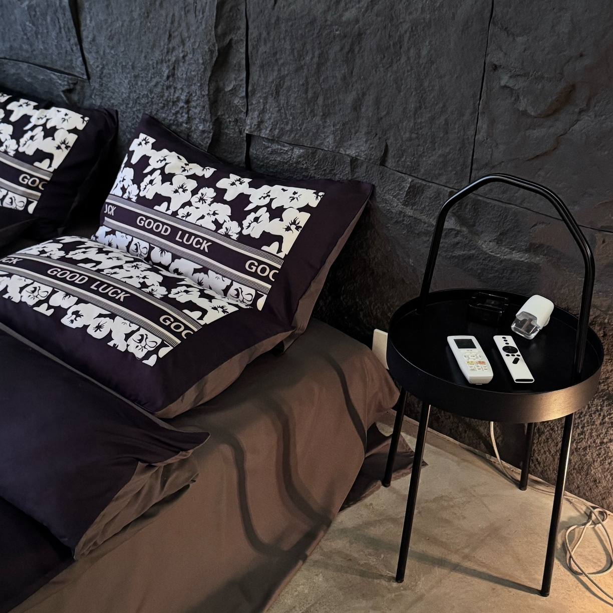 91家纺网 家纺一手货源 找家纺 丽斐 2025新款磨毛数码印花四件套 磨毛黑栀子花