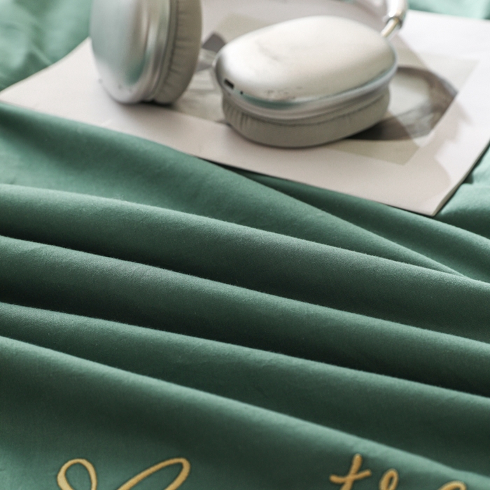 91家纺网 家纺一手货源 找家纺 简宜家居（朝初家纺） 2025新款纯棉刺绣山茶花大豆被 山茶花-水绿