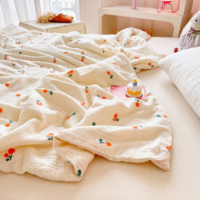91家纺网 家纺一手货源 找家纺 薇玛仕 2025新款A类全棉双层皱皱纱印花款大豆夏凉被空调被儿童被被子被芯 小樱桃