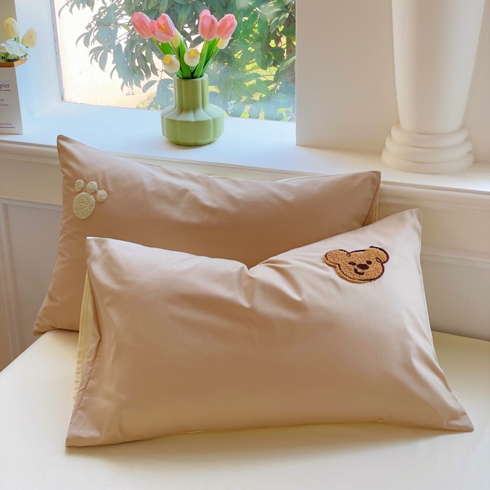 91家纺网 家纺一手货源 找家纺 锦觅家纺  2025新款奶油小清新毛巾绣全棉纯棉四件套-风格一（专版散花必须控价） 萌趣小熊