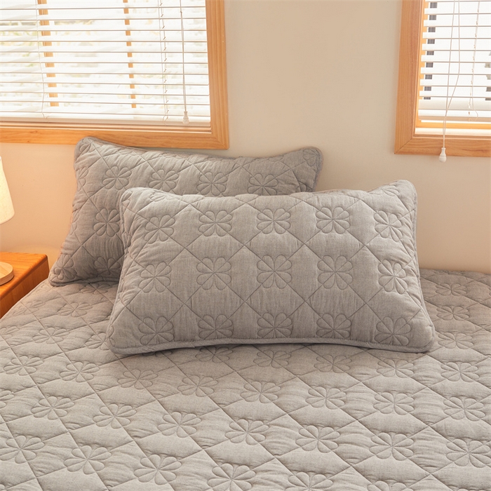 91家纺网 家纺一手货源 找家纺 3C 2025新款A类全棉四叶草防水隔脏床笠 防水 浅语-云雾灰