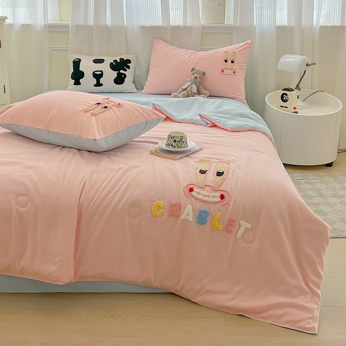 91家纺网 家纺一手货源 找家纺 眠帛家居 2025新款A类水洗皱皱纱毛巾绣夏被四件套 蟹先生