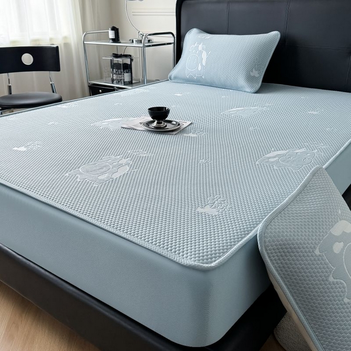 91家纺网 家纺一手货源 找家纺 卡罗兰 2025新款豆豆凉席PE提花豆豆席奶牛系列-床笠款 蓝色