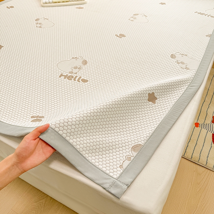 91家纺网 家纺一手货源 找家纺 绣女坊 2025新款冰豆豆提花凉席三件套 卡皮巴拉-卡其