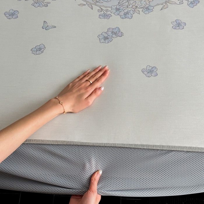 91家纺网 家纺一手货源 找家纺 三味舒屋 2025新款凉感抗菌南法恬谧系列大版数码印花冰丝床席-床笠 曼塔蓝-床笠款