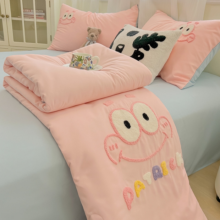 91家纺网 家纺一手货源 找家纺 眠帛家居 2025新款A类水洗皱皱纱毛巾绣夏被四件套 星小宝