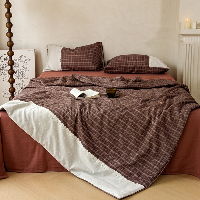 91家纺网 家纺一手货源 找家纺 曼町家居 2025春夏新款全棉纯棉双层纱法式镂空立体大花边夏被夏凉被空调被四件套 佩斯利