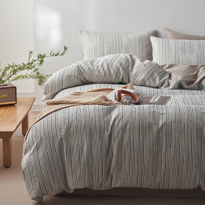 91家纺网 家纺一手货源 找家纺 千朵森  2025新款全棉色织提花条纹四件套 提花条纹-墨