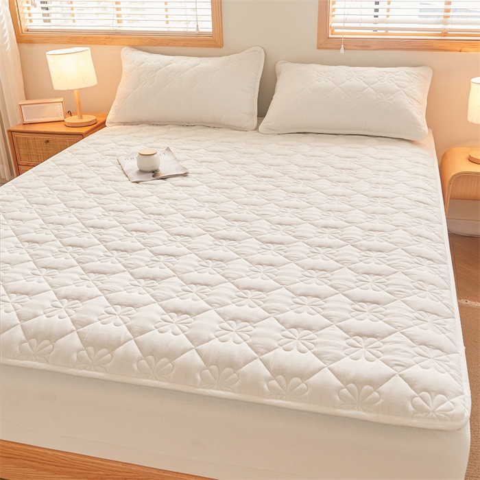 91家纺网 家纺一手货源 找家纺 3C 2025新款A类全棉四叶草防水隔脏床笠 防水 浅语-云朵白