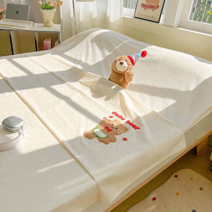 91家纺网 家纺一手货源 找家纺 柒星睡袋 2025新款款40支全棉纯色毛巾绣可拆分隔脏睡袋 蛋糕小熊 米白