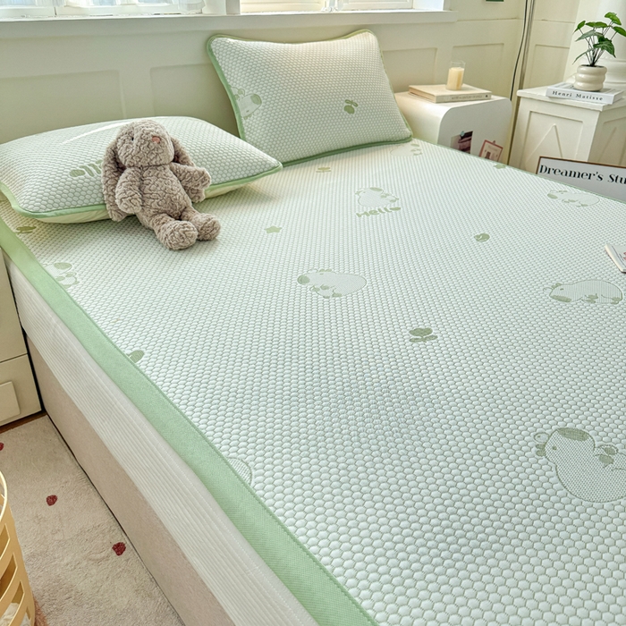 91家纺网 家纺一手货源 找家纺 绣女坊 2025新款冰豆豆提花凉席三件套 卡皮巴拉-绿色