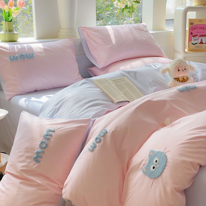 91家纺网 家纺一手货源 找家纺 锦觅家纺  2025新款奶油小清新毛巾绣全棉纯棉四件套-风格一（专版散花必须控价） 甜心小猫