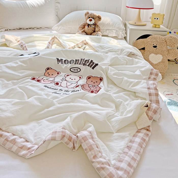 91家纺网 家纺一手货源 找家纺 海岛哥哥 2025年新款绣花夏被 三只小熊-咖