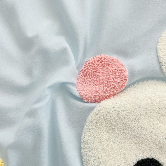 91家纺网 家纺一手货源 找家纺 眠帛家居 2025新款A类水洗皱皱纱毛巾绣夏被四件套 熊宝-天空蓝