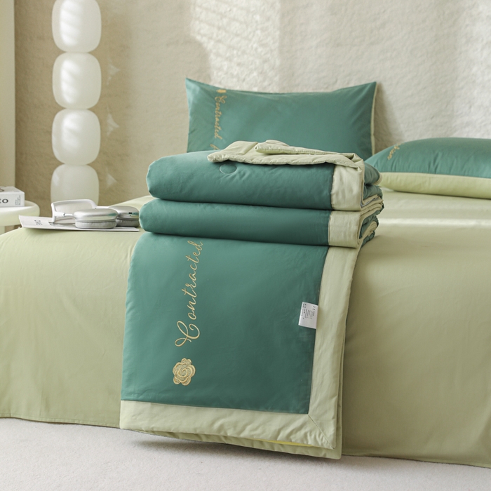 91家纺网 家纺一手货源 找家纺 简宜家居（朝初家纺） 2025新款纯棉刺绣山茶花大豆被 山茶花-水绿